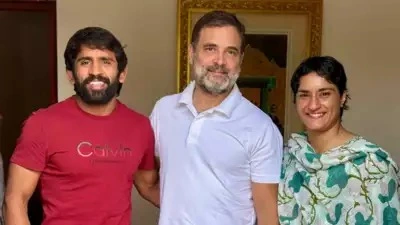 भारतीय Wrestlers Vinesh Phogat और बजरंग पुनिया ने की कांग्रेस सांसद राहुल गांधी से मुलाकात